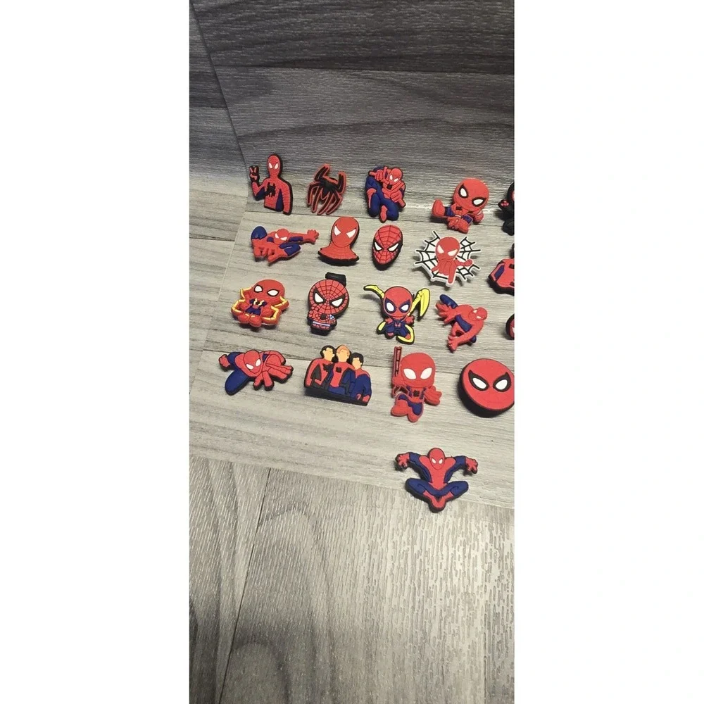 Lot Of 25 Spiderman Croc Charms